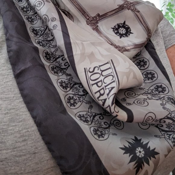 Vintage Luciano Soprani 100% Italian Silk Scarf - Picture 9 of 10